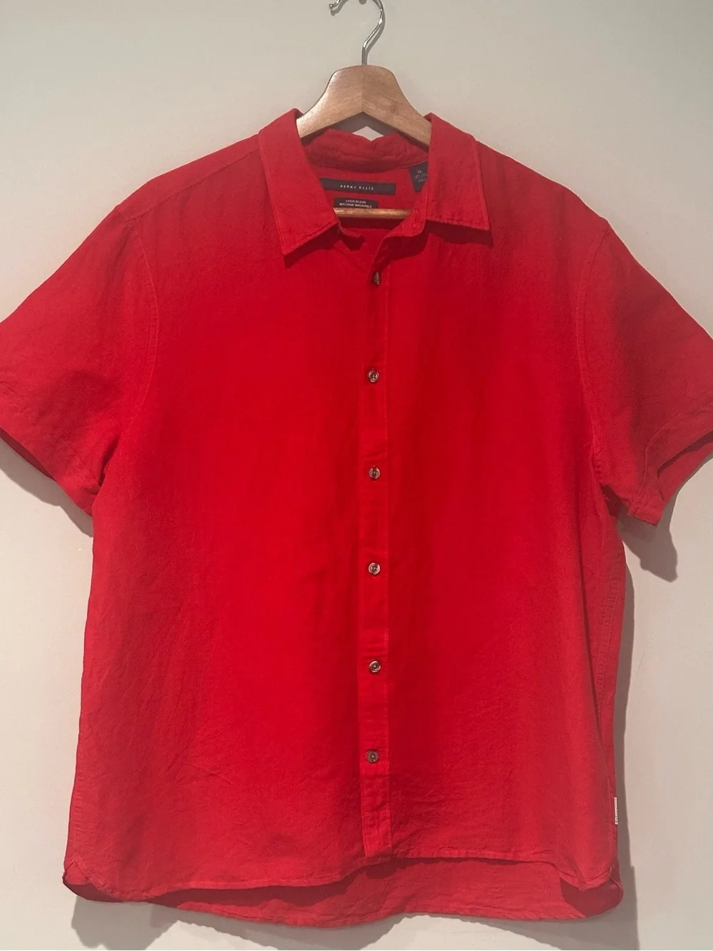 Perry Ellis Men's Short-Sleeve Button-Down Shirt in Red - Picture 2 of 7
